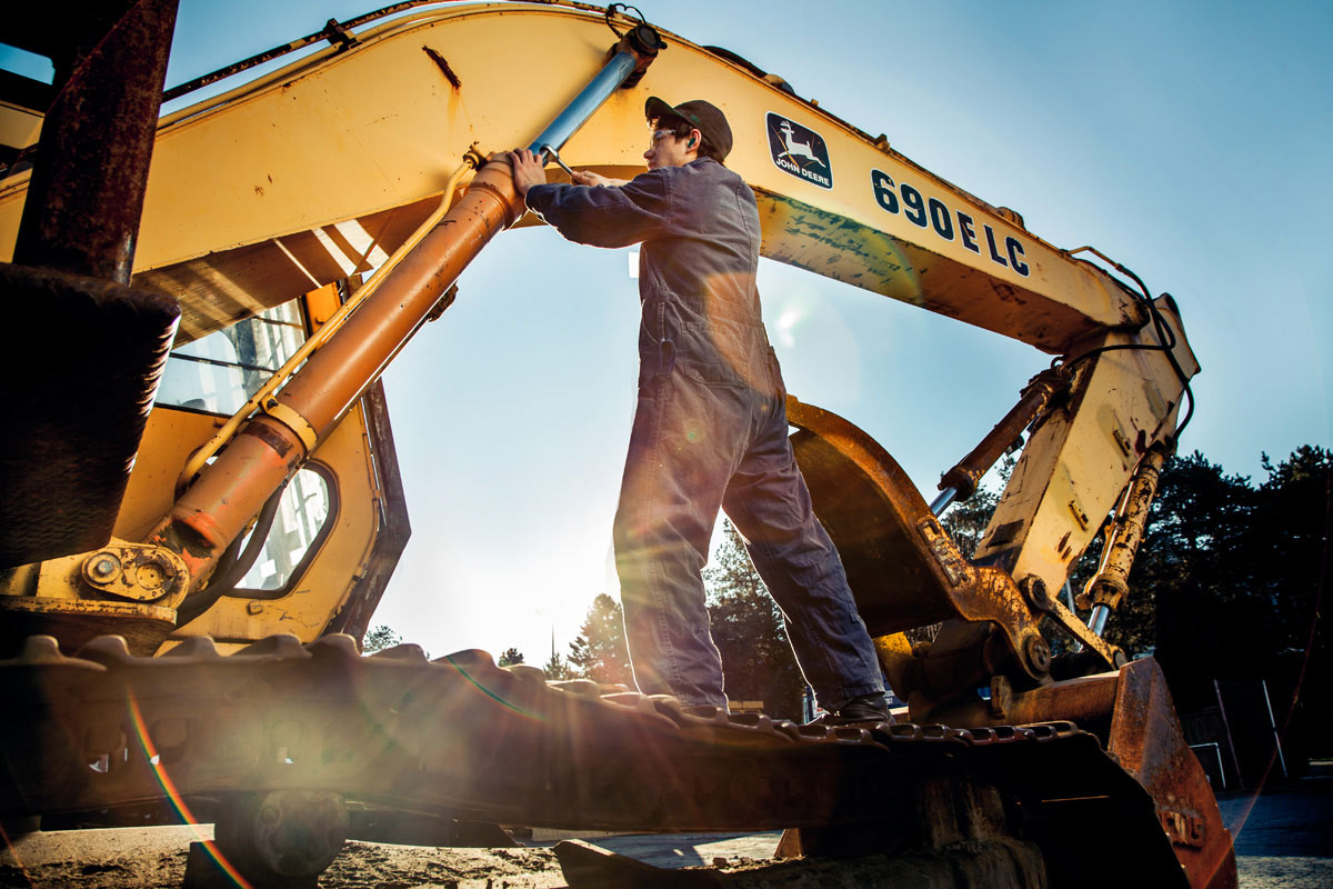Heavy Duty Equipment Technician Mechanic